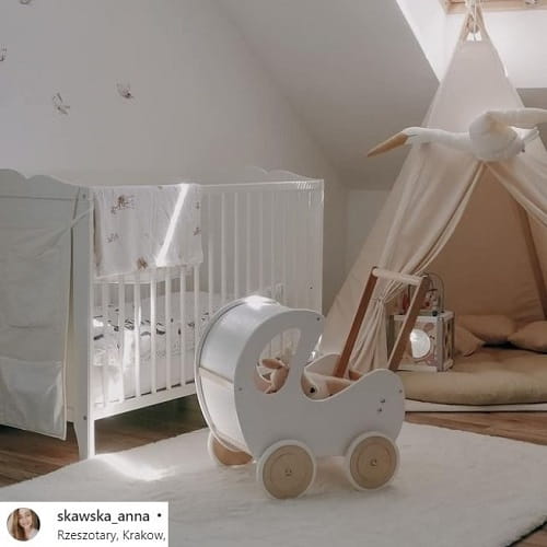 Drewniany wózek dla lalek RETRO pchacz biały z naturalnym drewnem 1
