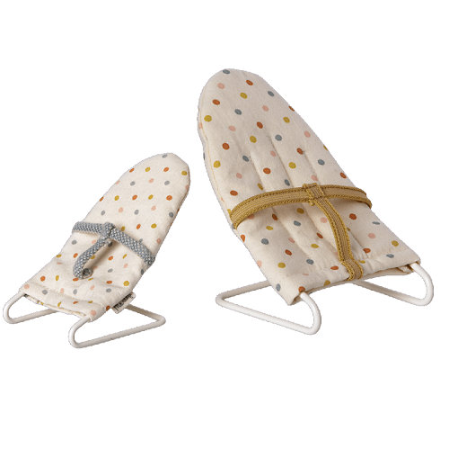 Maileg leżaczek babysitter micro 3
