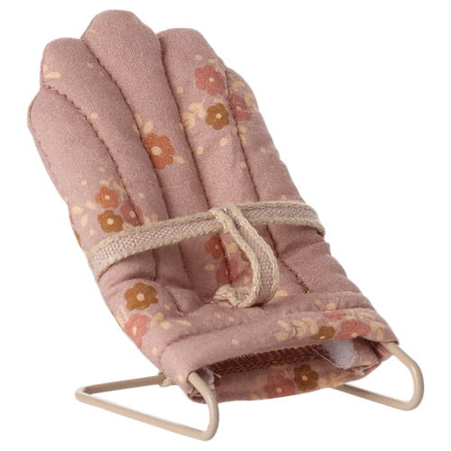 Maileg leżaczek różowy babysitter 1