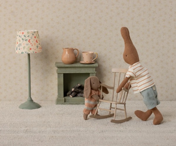Maileg fotel bujany ciemny piaskowy, Rocking chair Dark powder 1