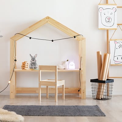 Drewniane biurko dziecięce w kształcie domku 40x100 cm